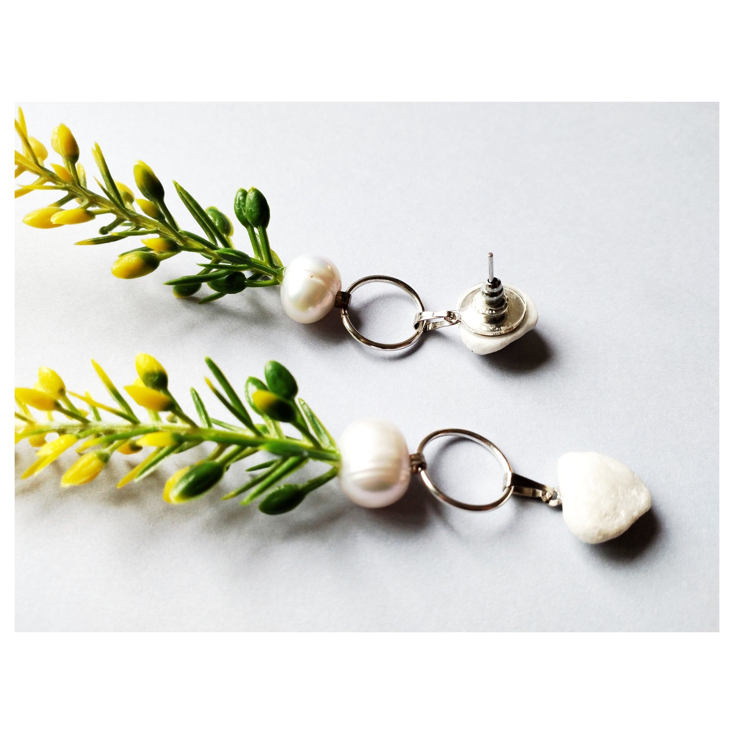 Pebble + Freshwater pearl + Sweet Clover Earrings