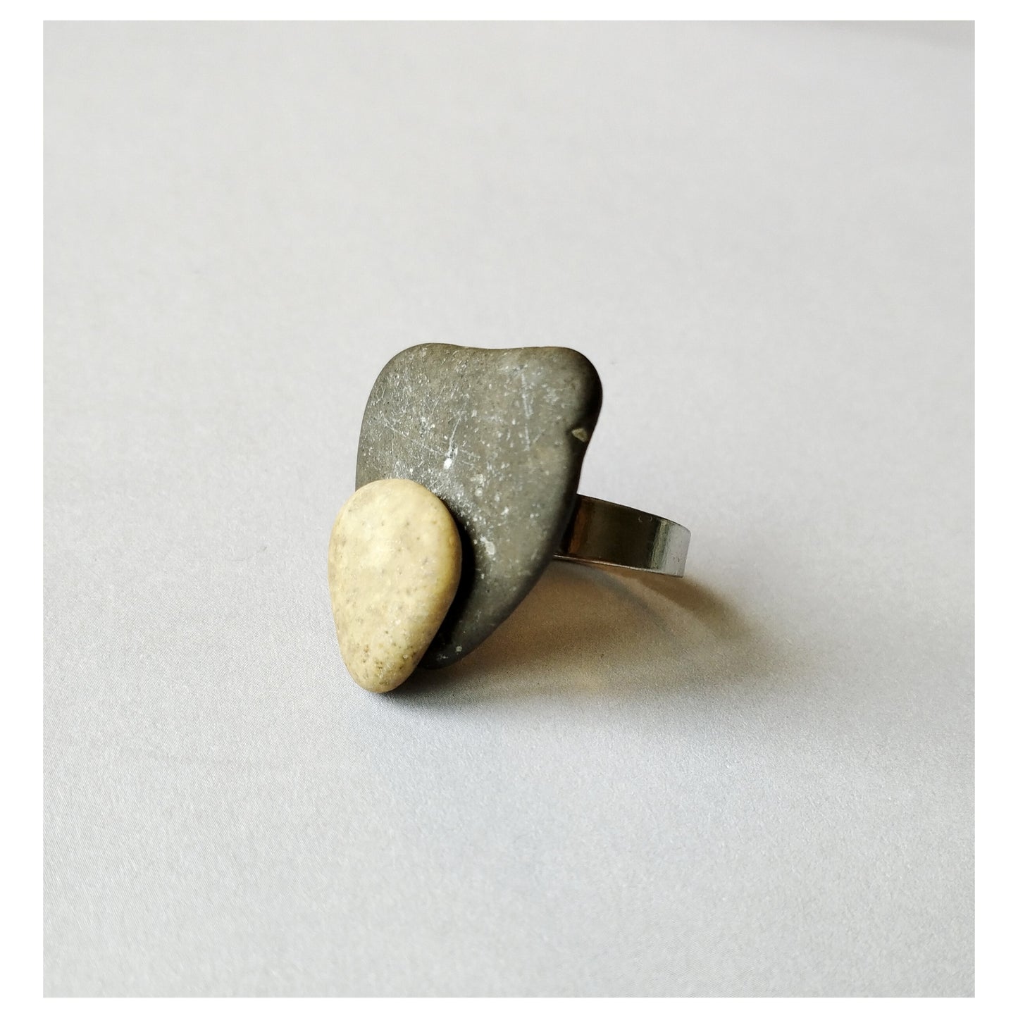 Pebbles Ring / The Claw